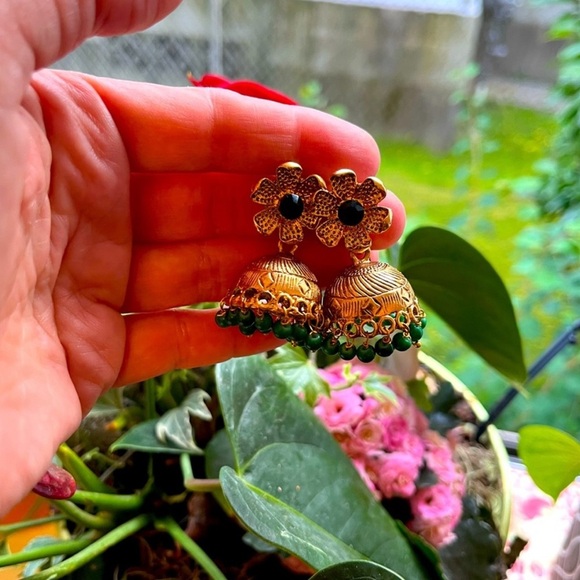 Elegant Golden and Green Floral Earrings - Picture 1 of 5